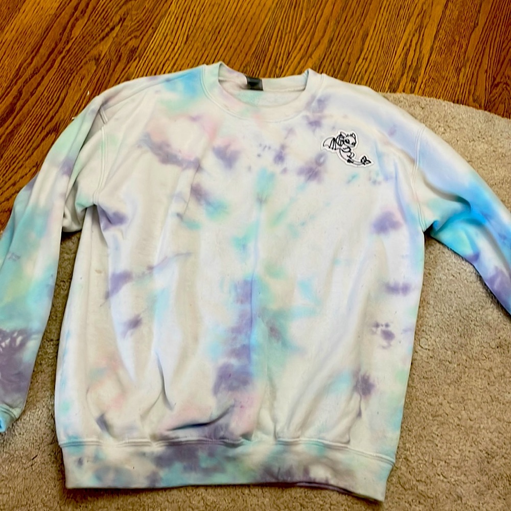 tie dye crewneck with how to train your dragon patch size M lightly used